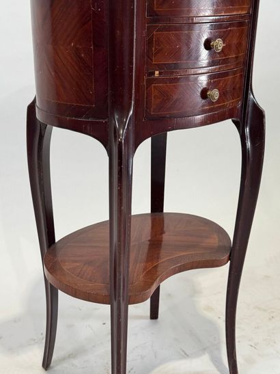 Curved pedestal table in molded wood, opening...
