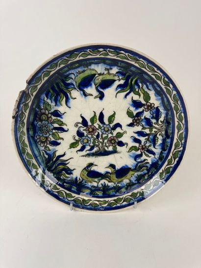 IZNIC, in the gouû of.
Large circular polychrome...