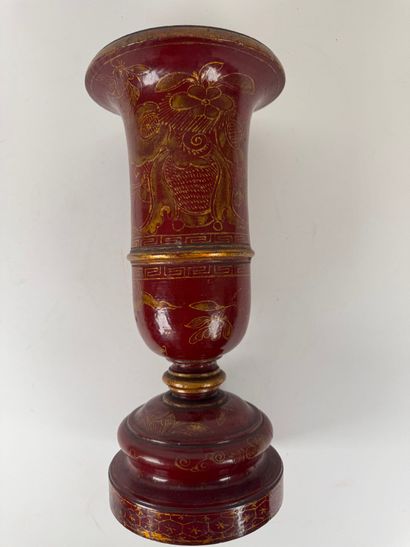 Large Medici vase in lacquered wood on a...