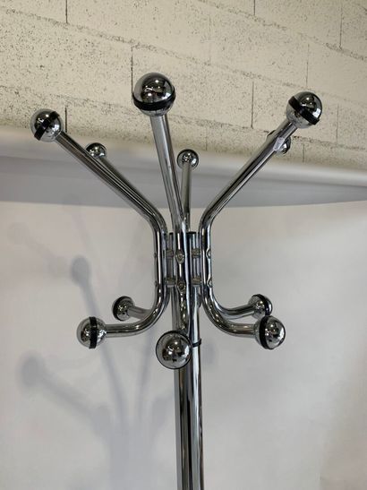 Chromed tubular metal coat rack with six...