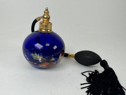 LA ROCHERE.
Colored glass spray bottle, brass...