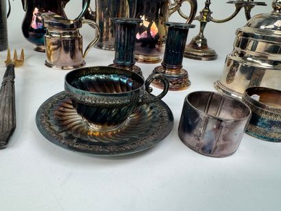 Silver-plated lot: - a coffee pot. H. 21.5...