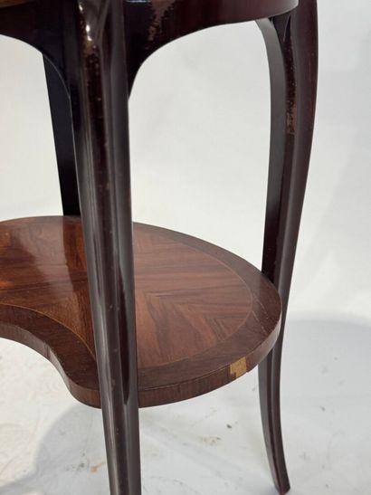 Curved pedestal table in molded wood, opening...