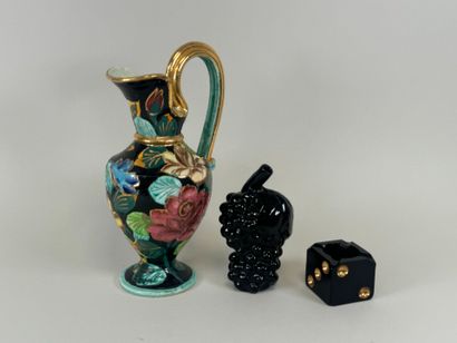 Lot including :
- VALLAURIS, large polychrome...