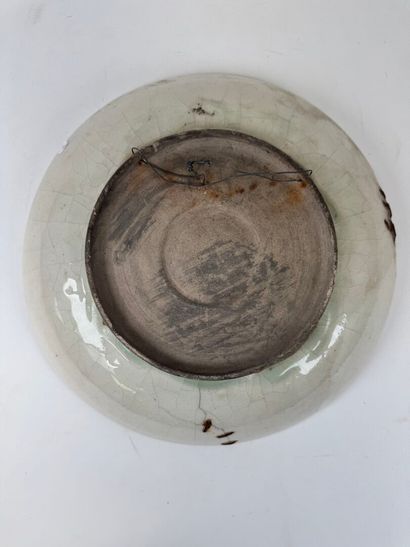 IZNIC, in the gouû of.
Large circular polychrome...