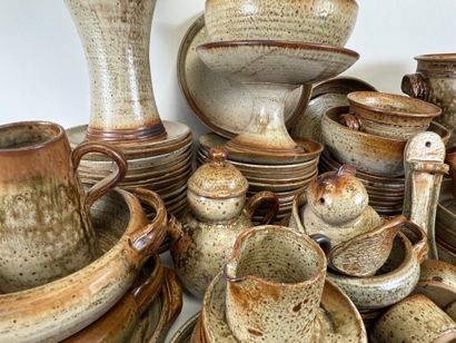 Important part of a stoneware dinner service...