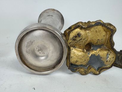 Lot including :
- a pair of patinated bronze...