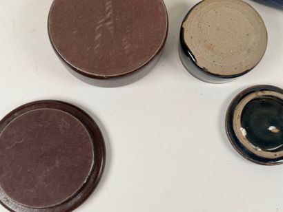 Set comprising two ceramic voids and a small...