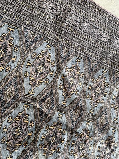 PAKISTAN. 
Polychrome wool and silk carpet,...