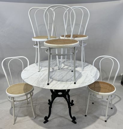 Garden set comprising: - white marble circular...
