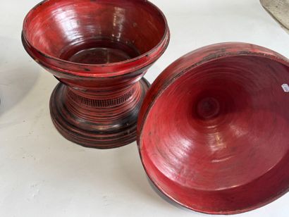 BIRMANIA, early 20th century. 
Red lacquered...