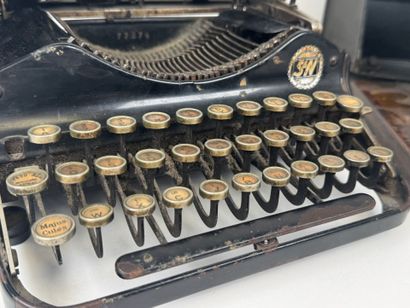THE MARRHANT and S.N.
Calculator and typewriter.
17...