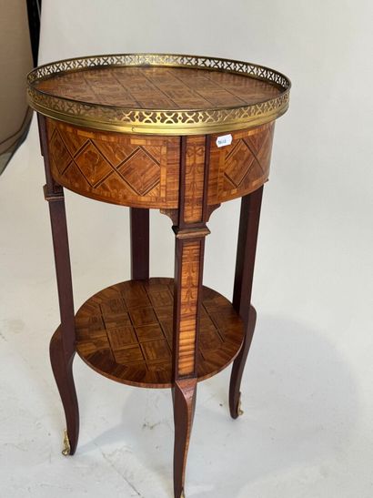 Flying table in wood and marquetry opening...