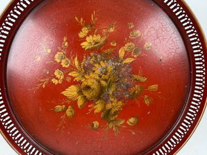 Circular tray in red and gold lacquered metal...
