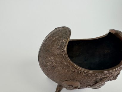 JAPAN, early 20th c. Small patinated bronze...