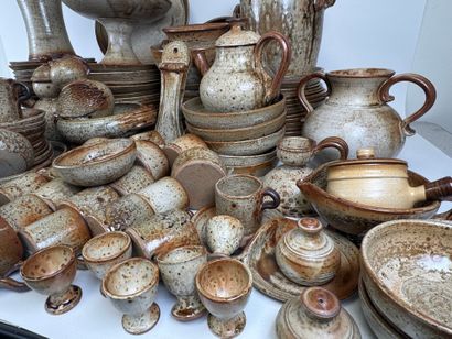 Important part of a stoneware dinner service...