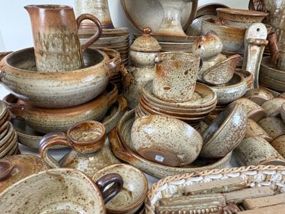 Important part of a stoneware dinner service...