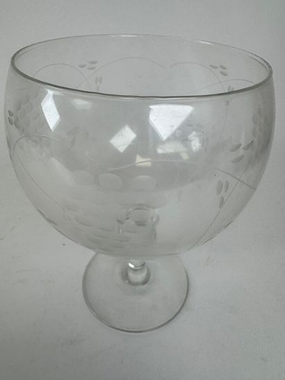 Crystal and glass lot including :
- large...