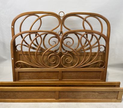 Bed in bentwood, the crosspieces and lower...