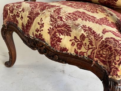 Queen's armchair in molded and carved walnut...