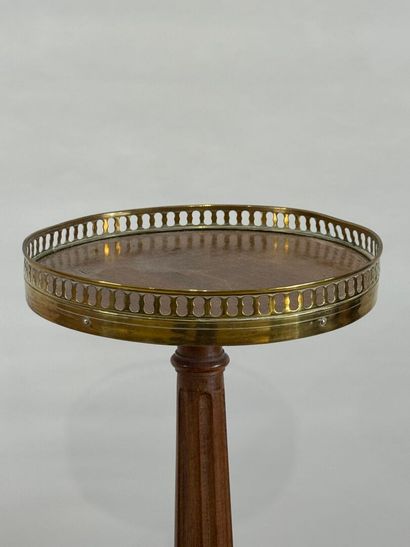 Small circular sideboard in molded wood with...