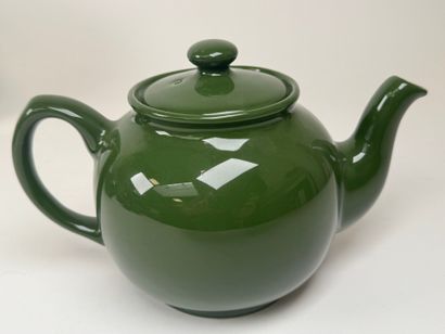 Polychrome porcelain and earthenware set...