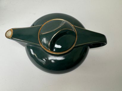Polychrome porcelain and earthenware set...