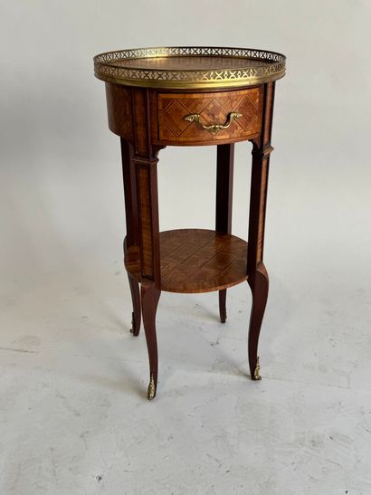 Flying table in wood and marquetry opening...