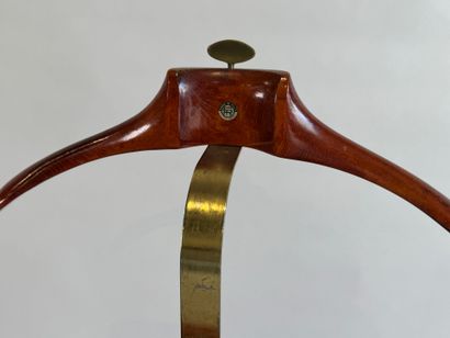 Valet in stained wood and brass. On castors....