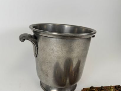 Lot including :
- a champagne bucket with...