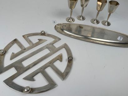 Silver-plated lot comprising: - a circular...