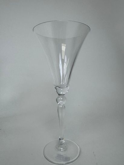 Set of crystal glasses including :
- 7 water...