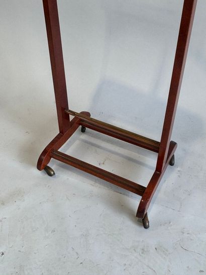 Valet in stained wood and brass. On castors....