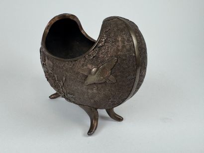JAPAN, early 20th c. Small patinated bronze...