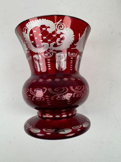 BOHEME.
Lot including :
- an oval planter.
10.5...