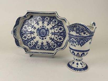 GIEN.
Earthenware lot on a blue and white...