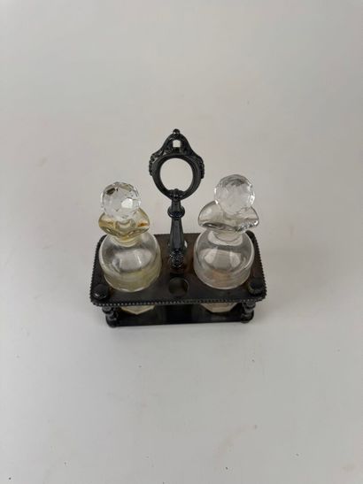 ERCUIS.
Silver-plated oil and vinegar cruet...