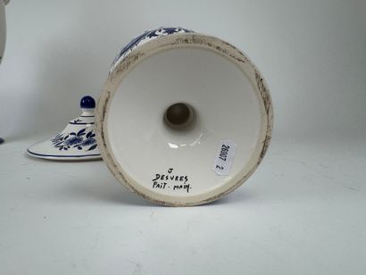 DESVRES.
Four covered medicine jars in blue...