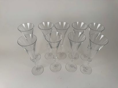 Set of crystal glasses including :
- 7 water...