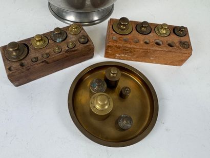 Lot including :
- a champagne bucket with...