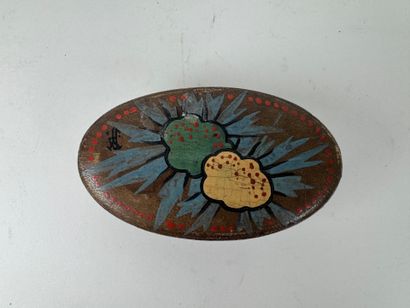 Two boxes comprising :
- a circular wooden...