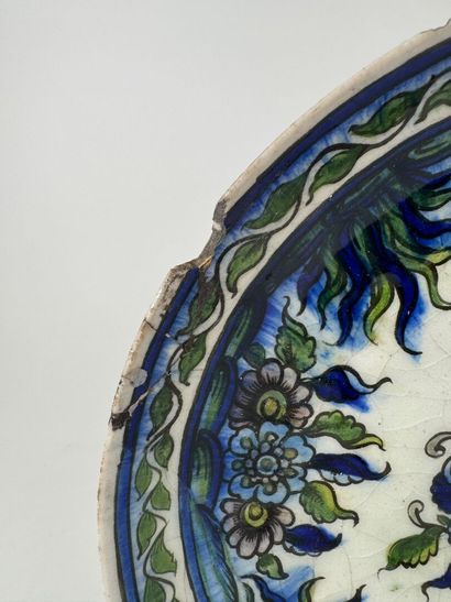 IZNIC, in the gouû of.
Large circular polychrome...
