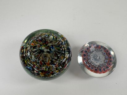 MURANO, 20th century.
Two colored glass sulphur...