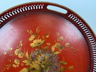 Circular tray in red and gold lacquered metal...