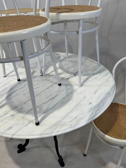 Garden set comprising: - white marble circular...