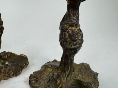 Lot including :
- a pair of patinated bronze...