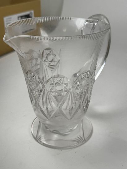 Set including :
- part of a glassware set...