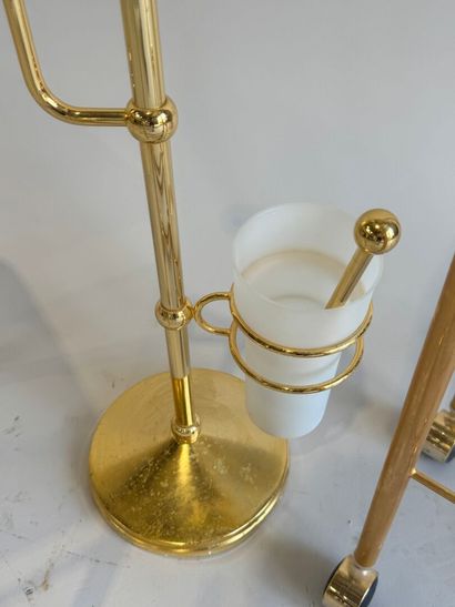 Bathroom set in gilded metal, glass and imitation...