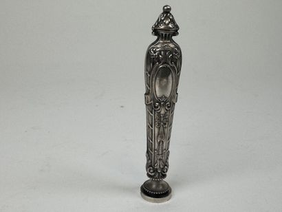 Filled silver cachet decorated with a foliate...