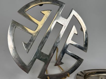 Silver-plated lot comprising: - a circular...